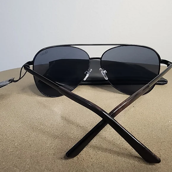 NWT Quay Australia Black Aviator Shades With Case And Dust Cloth
